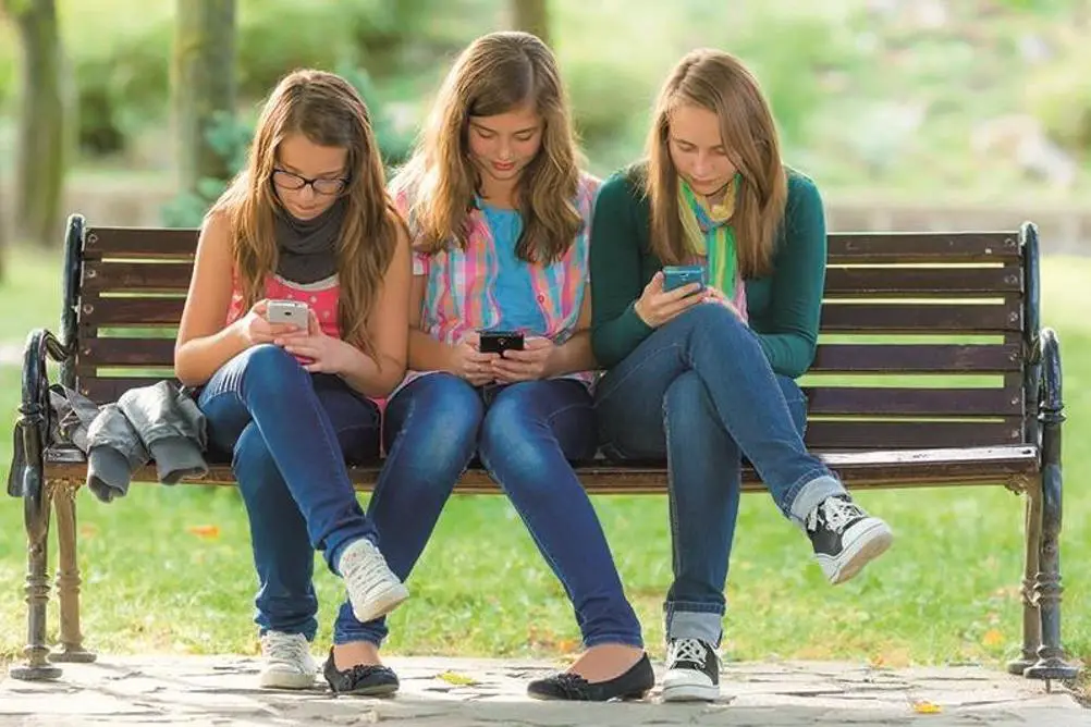 Navigating the Complex Relationship Between Teenagers, Smartphones, and Mental Health